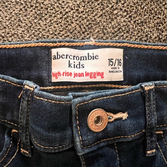 NWT Girls A &F leggings size 15/16 - Picture 2 of 4